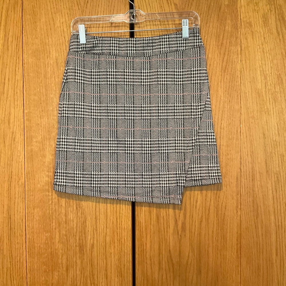 Evereve | Plaid Mini Skirt by Peyton Jensen - Picture 2 of 12